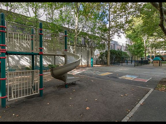 4th image of 300 E 33rd St APT 4F
