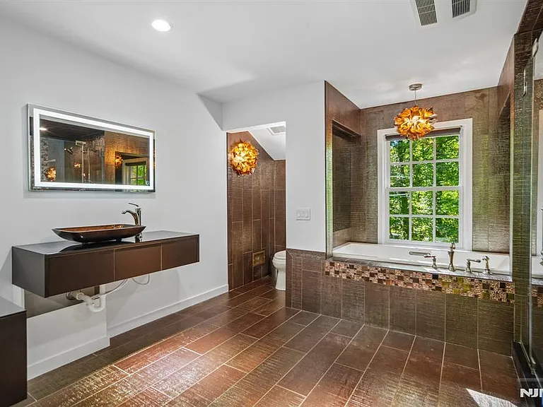 2B Paris Ave — Photo 16