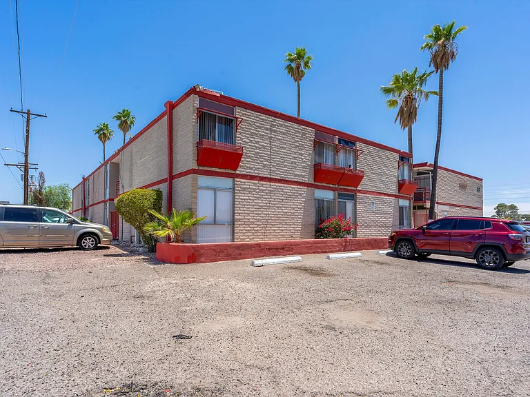20 N Leonora Ave - off street parking