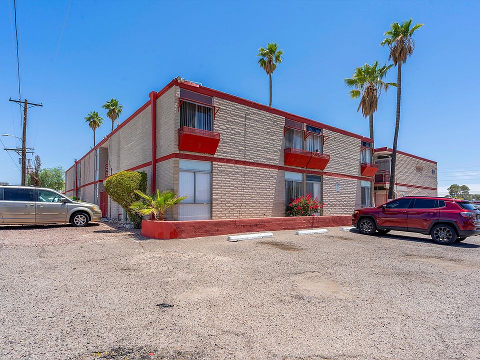 20 N Leonora Ave - off street parking