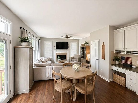 4th image of 3124 Grove View Ct