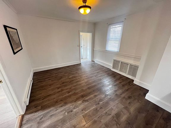 3rd image of 375 Lincoln Blvd Floor 1