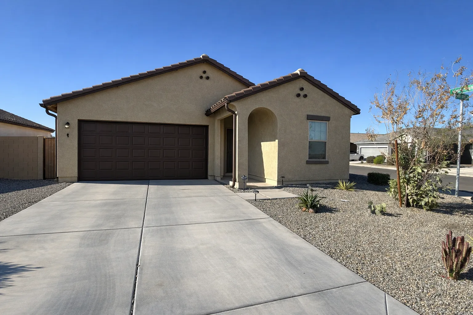 3 bed, 1662 sqft, $1,800 — Photo 1