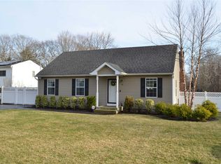 12 Cedar Oaks Ave, Farmingville, NY 11738
