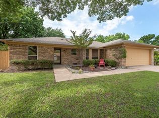 1716 Prince Dr, Benbrook, TX 76126
