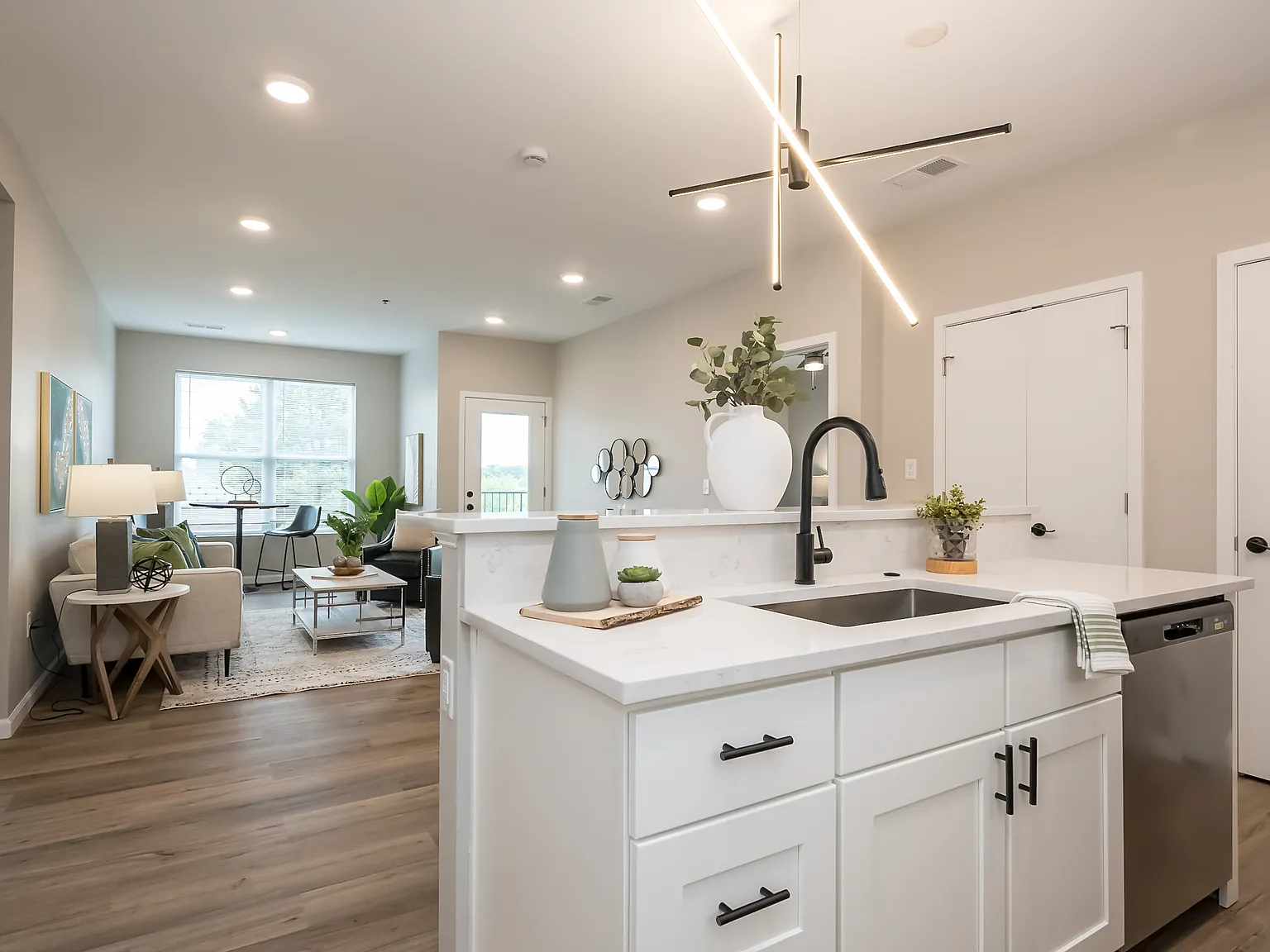 2 bed, 1200 sqft, $2,099 — Photo 3