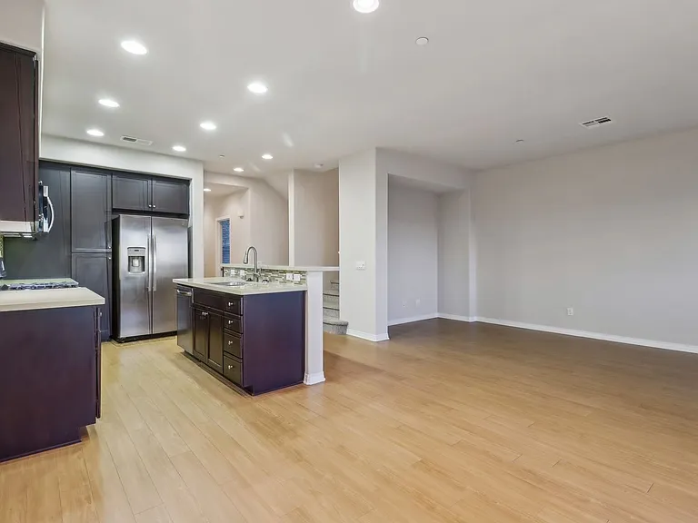 Costa Pointe Luxury 3-4 Bedroom Townhomes — Photo 52