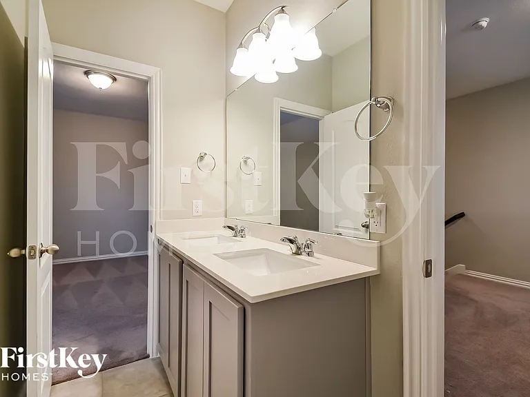 2815 Willow Ln — Photo 13
