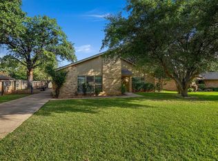 5401 Oak Springs Dr, Arlington, TX 76016