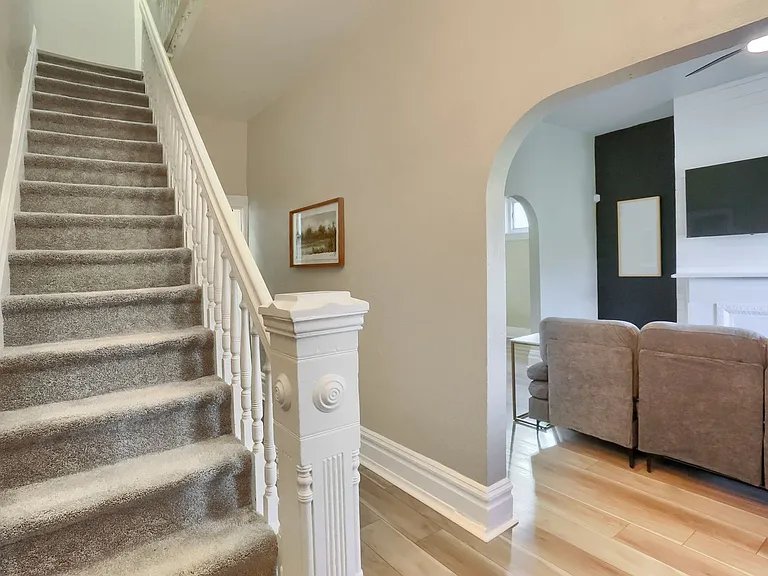 513 Grace St — Photo 3