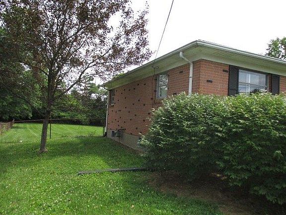 5th image of 8476 Goldfinch Way
