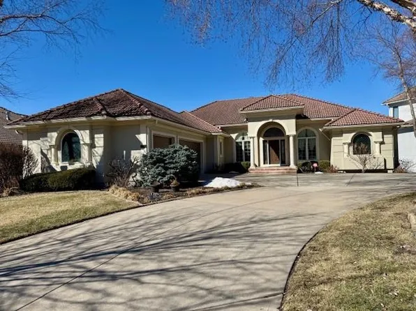 716 NE Seabrook Cir, Lees Summit, MO 64064