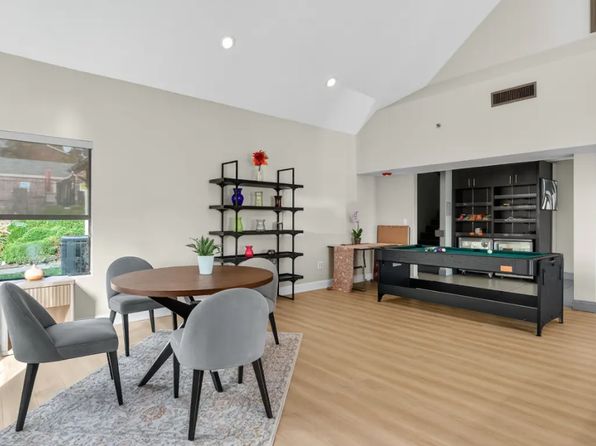 1001 Bridgeport Ave #912