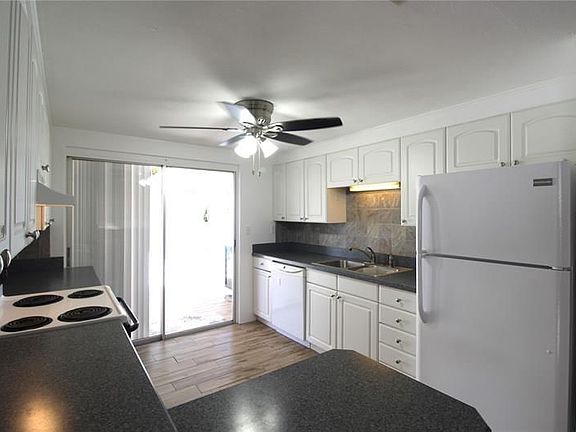 3rd image of 1136 Brown St