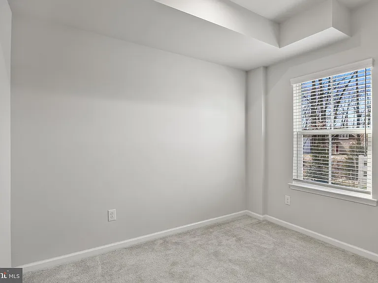 24 Sidney Ln — Photo 6