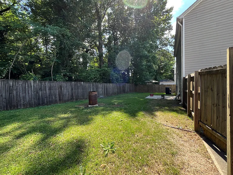 979 Hunt Rd — Photo 15