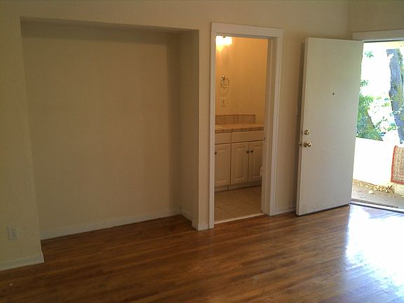 Niche, bathroom and front door