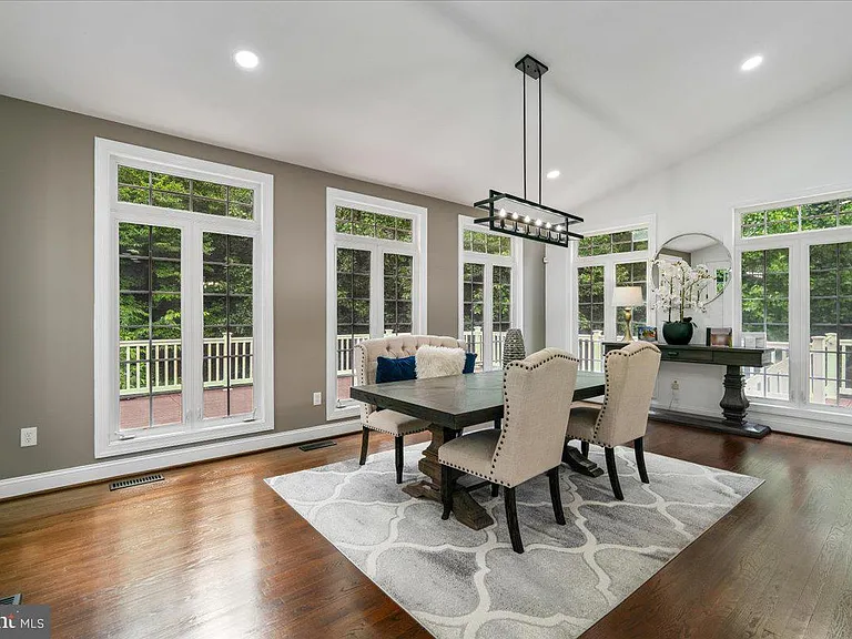 743 Seneca Dr — Photo 11