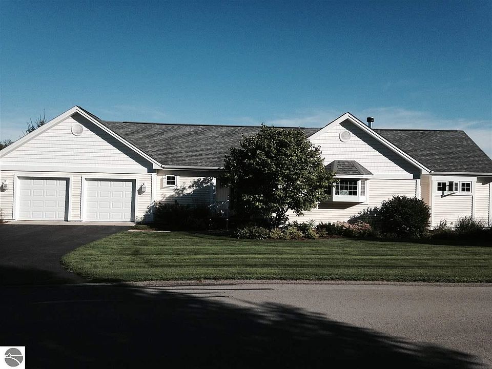 1st image of 2630 E Crown Dr #18
