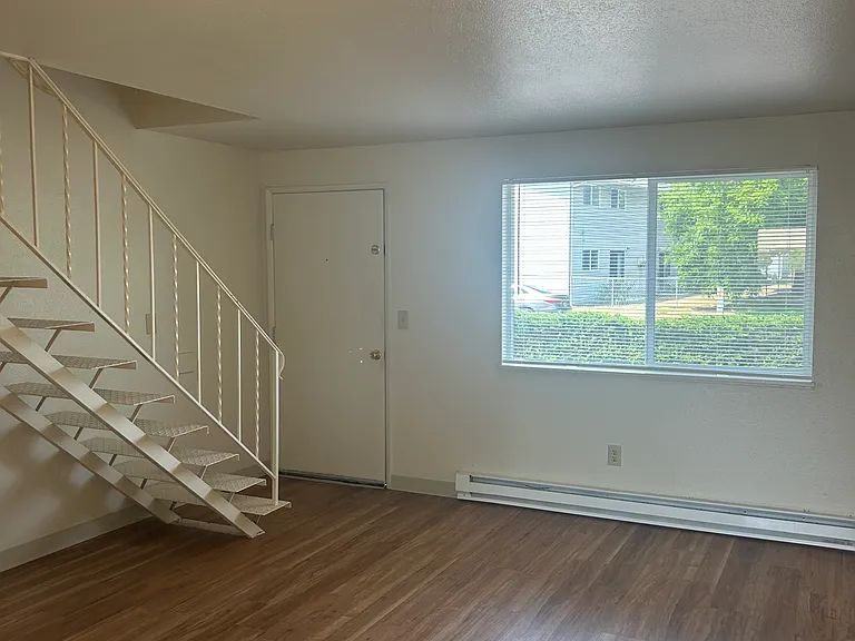 380 SW Tunison Ave #2-4 — Photo 7