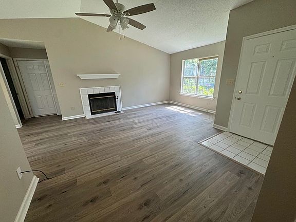 3rd image of 1052 Longstreet Dr
