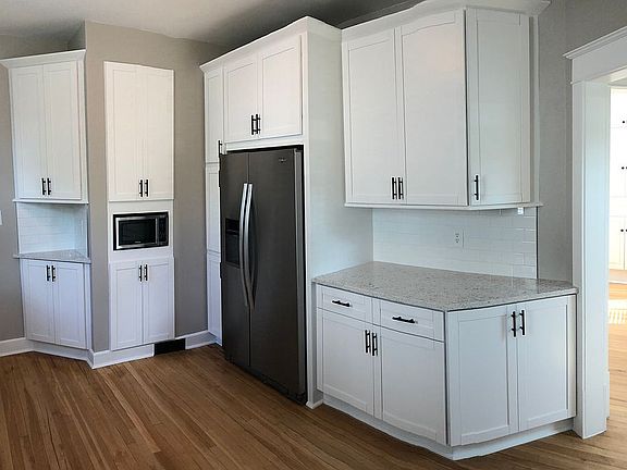 3rd image of 1043 Pine St