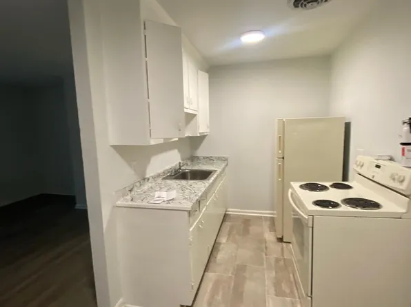 W.R. Cropper Apartments, 16101 Carrollton Blvd #2B-1Ba-900Sqft, Carrollton, VA 23314