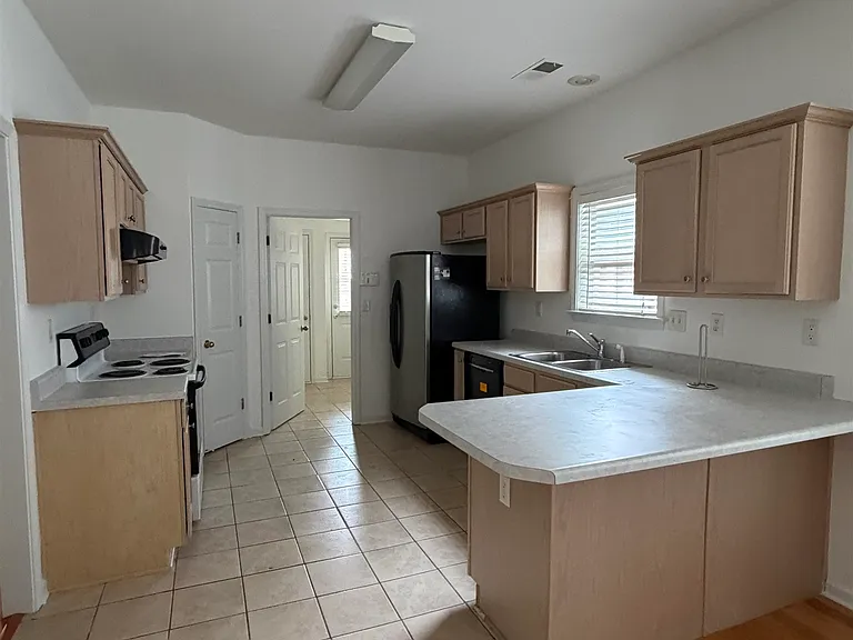 1207 Harbor River Dr — Photo 2