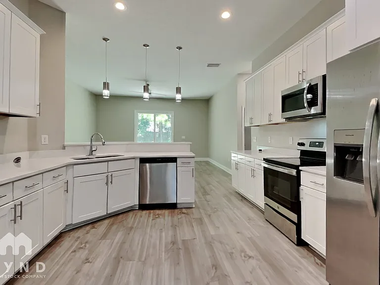 455 Brentwood Ct — Photo 4