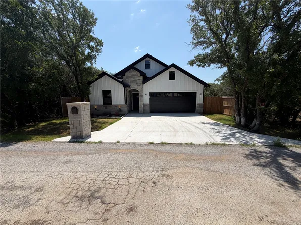 3025 Red Oak Dr, Granbury, TX 76048