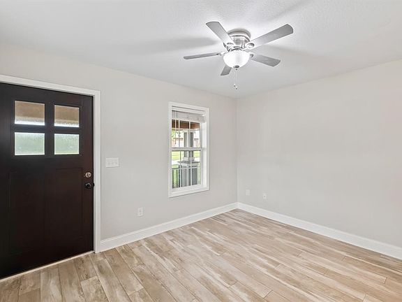 4th image of 402 S 11th St