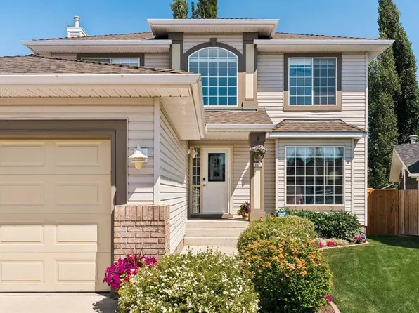 113 SW Douglasview Ct SE, Calgary, AB T2Z 2S8