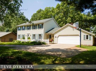 2965 Canyonside Ct NE, Grand Rapids, MI 49525