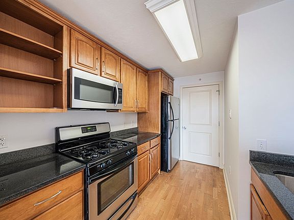 5th image of 555 Page St Unit 305