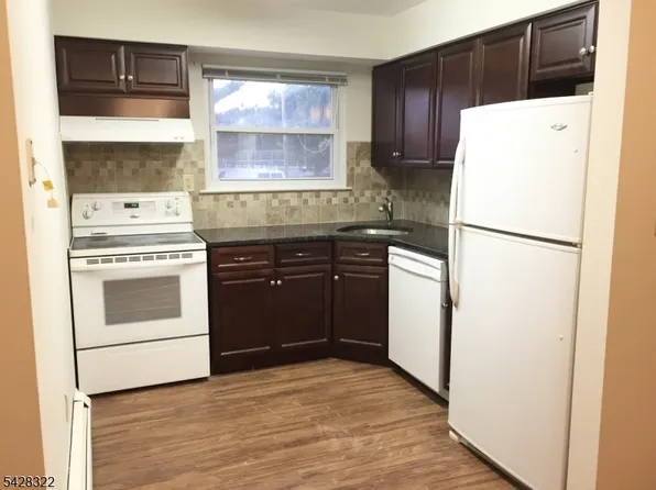28 Deanna Dr APT 49, Hillsborough, NJ 08844