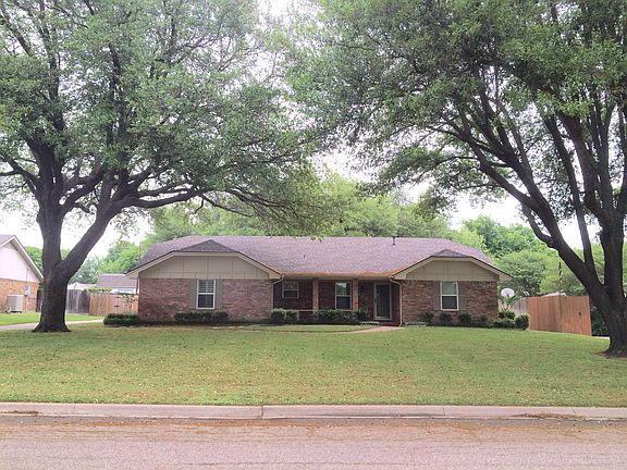 2nd image of 903 Stonelake Dr