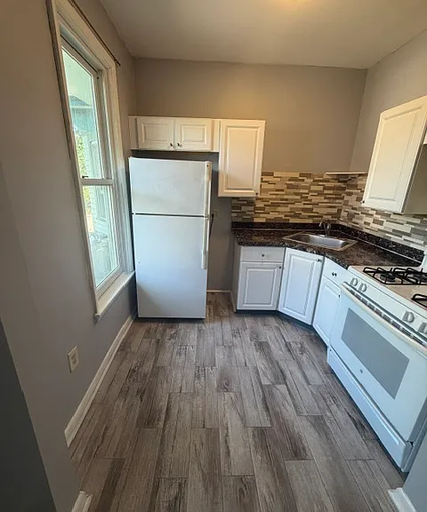 90 Cottage St #21 — Photo 5