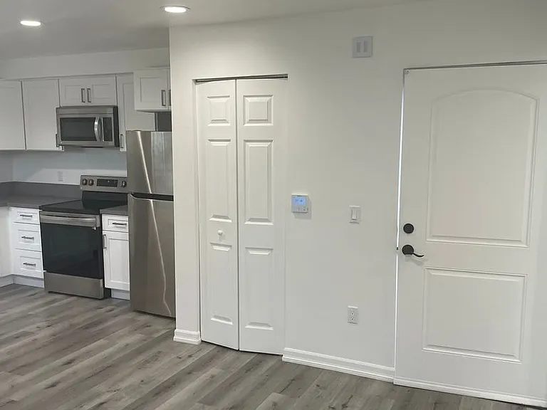 Highland Pacifica Apartments — Photo 13