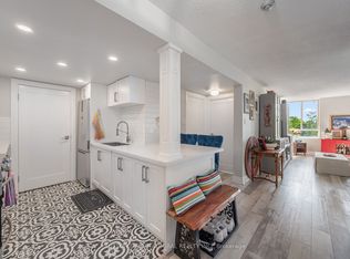 14924 Yonge St #401, Aurora, ON L4G6H7