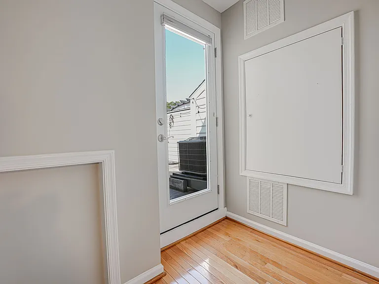 2608 S Kenmore Ct — Photo 36