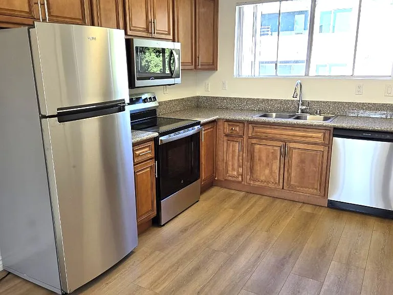 140 N Berendo St #2 — Photo 6