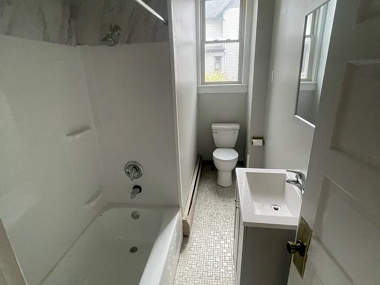 93 Edinburgh St #A — Photo 4