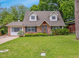 2004 Valley Ln, Arlington, TX