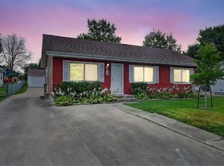 300 Palo Rd, Center Point, IA 52213