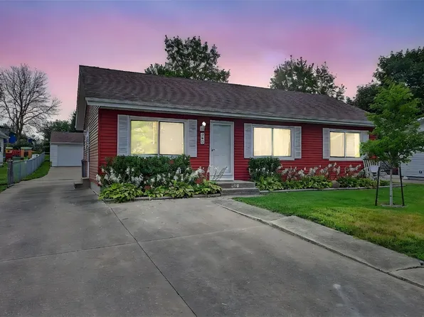 300 Palo Rd, Center Point, IA 52213