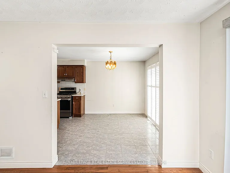206 Bay St N — Photo 14