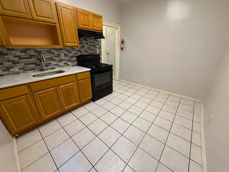 6607 Broadway #23E — Photo 2