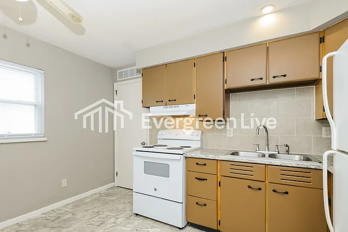 3817 E 5th St — Photo 6