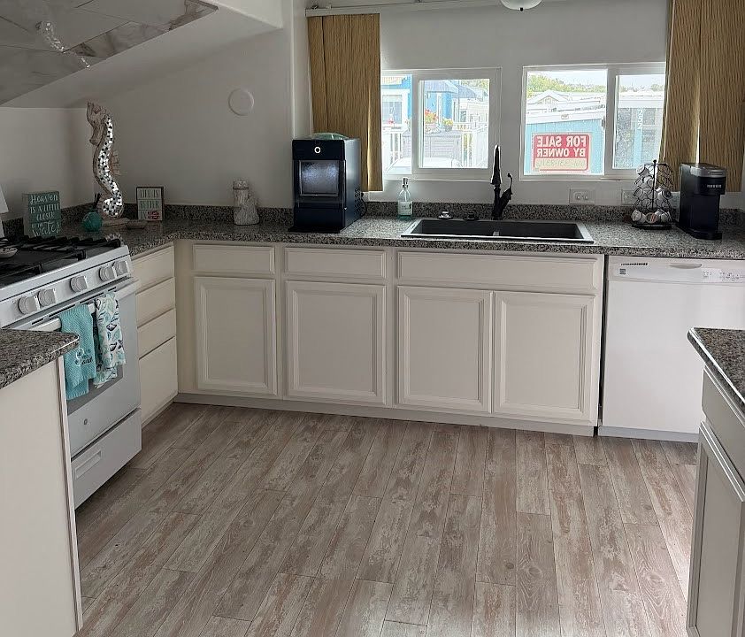 2nd image of 200 S Dolliver St Space 299