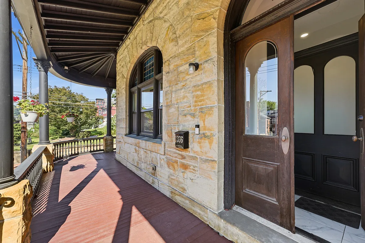 3 bed, 3738 sqft, $4,250 — Photo 3